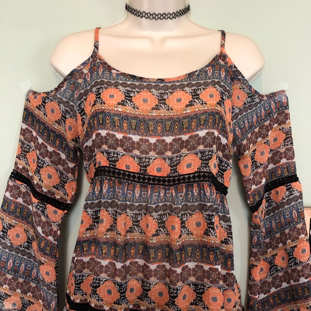 Paper Crane Anthro Paisley Lace Cold Shoulder Top - Picture 2 of 6